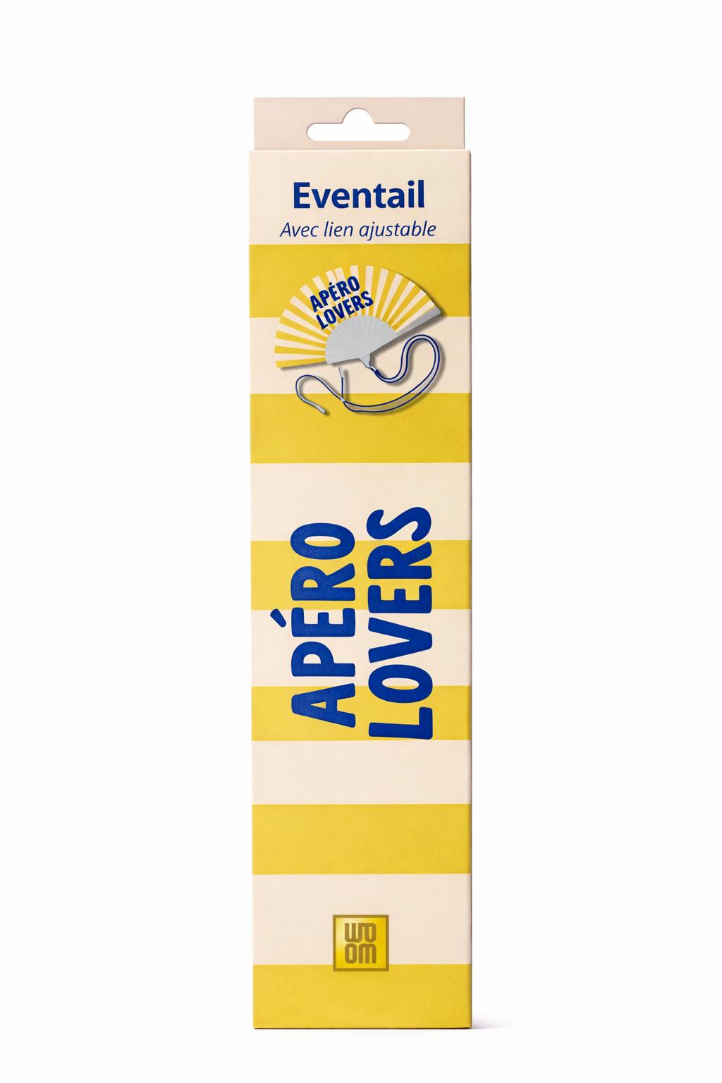 Boîte cadeau APÉRO LOVERS illustrée, pensée pour une présentation soignée.
Compacte et solide, elle permet de ranger ou d’offrir l’éventail facilement.
Un packaging attractif qui renforce l’identité fun et estivale du produit.