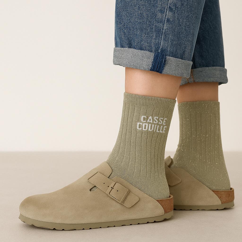 Chaussettes Beiges à paillettes modèle "Casse Couille" portées - Look tendance Chaussettes Glitter - Woom