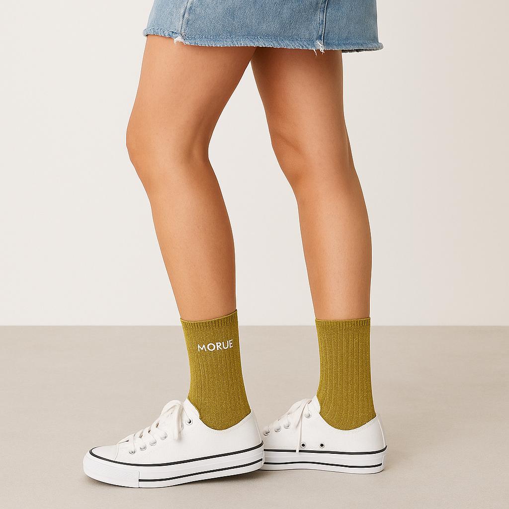 Chaussettes Moutarde à paillettes modèle  "Morue"  portées - Look tendance chaussettes glitter - Woom